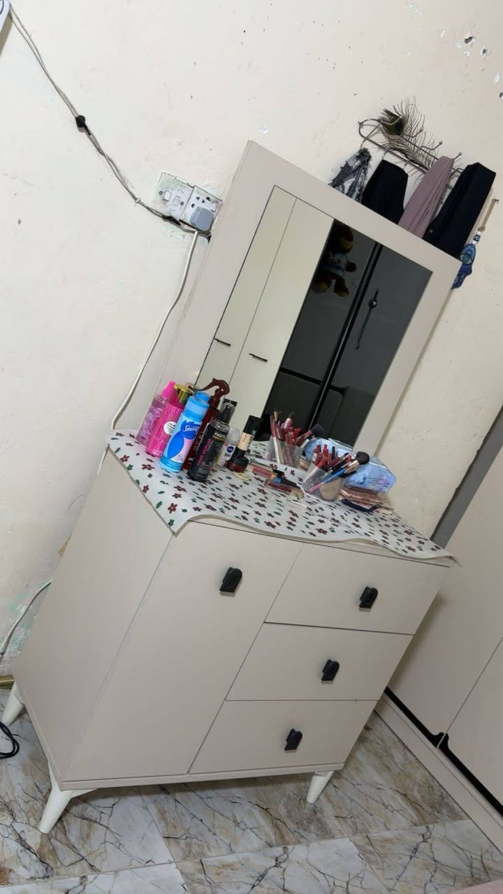 السلام عليكم 
اغراض بيت للبيع 
العنوان بغداد 
الاسعار واي استفسار راسلو واتساب 
***********

