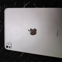 ايباد ١١ برو • ٢٥٦ • بطارية ١٠٠٪