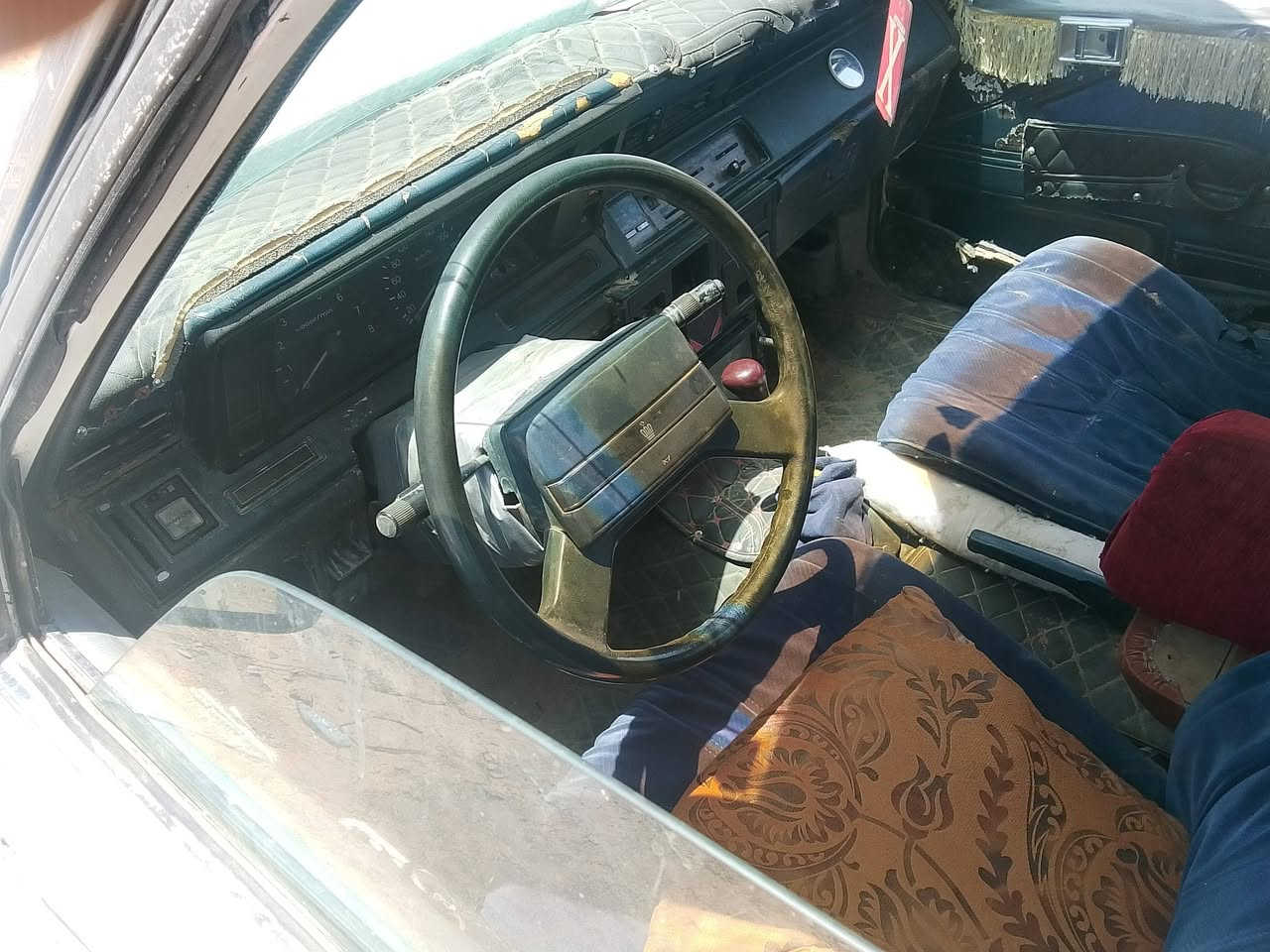 للبيع فقط السيارة سوبر 85 شرط كير محرك صدر نضيف تايرات نص عمر كهربايات كلها شغاله فقط العينه مال الكير كامت والكشر شوف العين رسميه بس ما اندل صاحبها رقم صلاح الدين للستفسار الاتصال على رقم ***********/السعر 15
