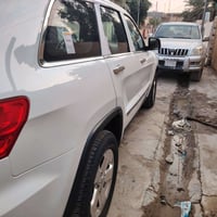 للبيع سياره جيب شيروكي موديل 2013 خليجي مكفوله كفاله عامه ماشيه 79 الف...