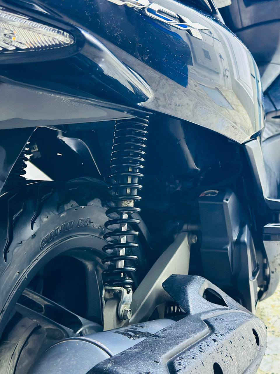 السلام عليكم دراجه pcx جيل الثاني  للبيع ماشيه 39 دراجه كامله مكمله ما عدى ضربه بسيطه بالكفر لامامي محرك مكفول وع الفحص كهربائيات كامله وشغاله  السعر 13 وبيها مجال بسيط للأستفسار *********** اتصال فقط ماكو خاص بغداد, العراق
