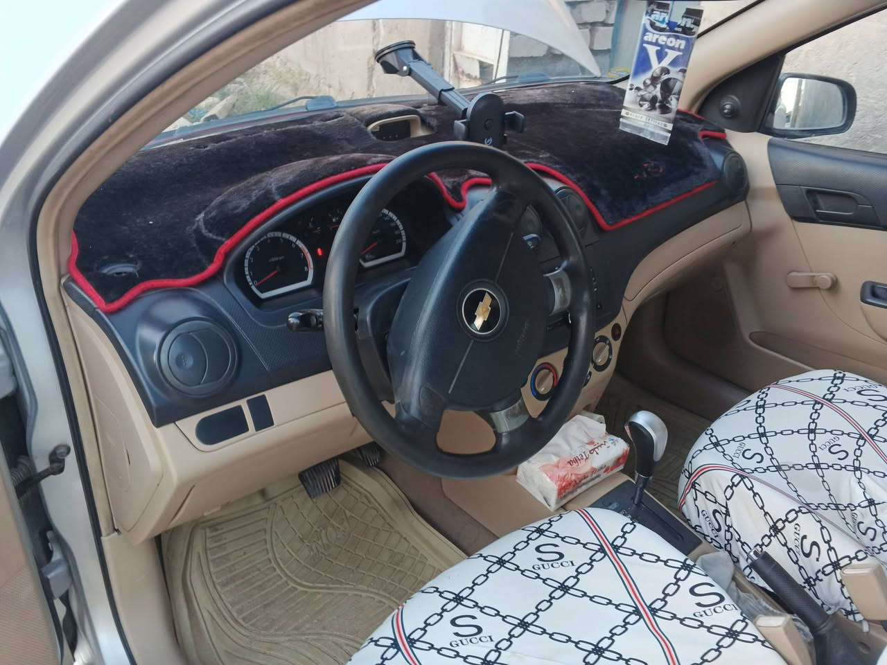 افيو موديل 2009 مكفوله باسمي رقم جديد  75 وبيه مجال ***********
