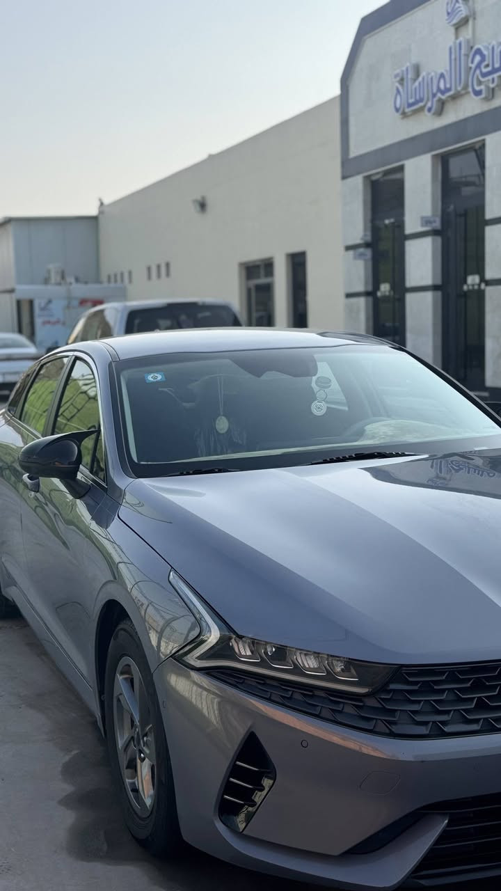 السلام عليكم
السلام عليكم
Kia K5/2022
( السيارة وارد أمريكي انا مستوردها ليبل واحد بدون أي تبديل حادث فقط الچاملق الخلفي صفحة العبري وبارد بالجاملق الأمامي صفحة السايق)
((رقم بصرة بأسمي السيارة))
((للعلم كل الأيرباكات سليمه))
المواصفات:
1- التشغيل بصمة+الأبواب
2- حساسات ومانع تصادم أمامي وخلفي
3- شاشة كبيره+شاشة اعطال
4- لد نهاري
5- تشغيل عن بعد
6- اربع انظمة قيادة 
7- كروز سرعه ذكي ( مثبت سرعة) 
8-وضعيتين قيادة أوتو+عادي
9- سايد بريك كهربائي 
10- GPS 
11- صندوق ذكي
12- قيادة ذاتيه
13- رسالة ترحيب عند الدخول
14- تحديد مسار 
15- مخارج شحن امامي+خلفي
16- تو ويل المرغوب
17- كار بلي
18- مانع أنزلاق 
19- كامره دواره 
20- حجم ألمحرك 1600 توربو

مواصفات فول تقريباً بس تنتا مابيها وهذا المرغوب للجناي.
السعر  175 $ قابل للتفاوض مكان السيارة بصرة

للأستفسار. 
***********
