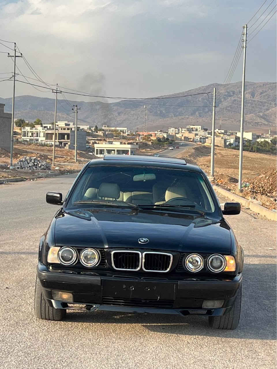سلام عليكم 
لييع bmw 
525Ai
مسكر
موديل٩١
كير اوتوماتيك
سلايت فتحه
كشنات جلد
لون اسود 
صبغ جديد 
طخم و تايرات جديد
حداديه جديد
رقم اربيل
٨٥٠$  ٨ورقه و نص غرامه بيها بعد معمله نزل. سعر
سعر ٥٥ بيها مجال
 تحويل +وكاله ب شرط
***********
***********
واتس اب موجود أربيل, العراق
