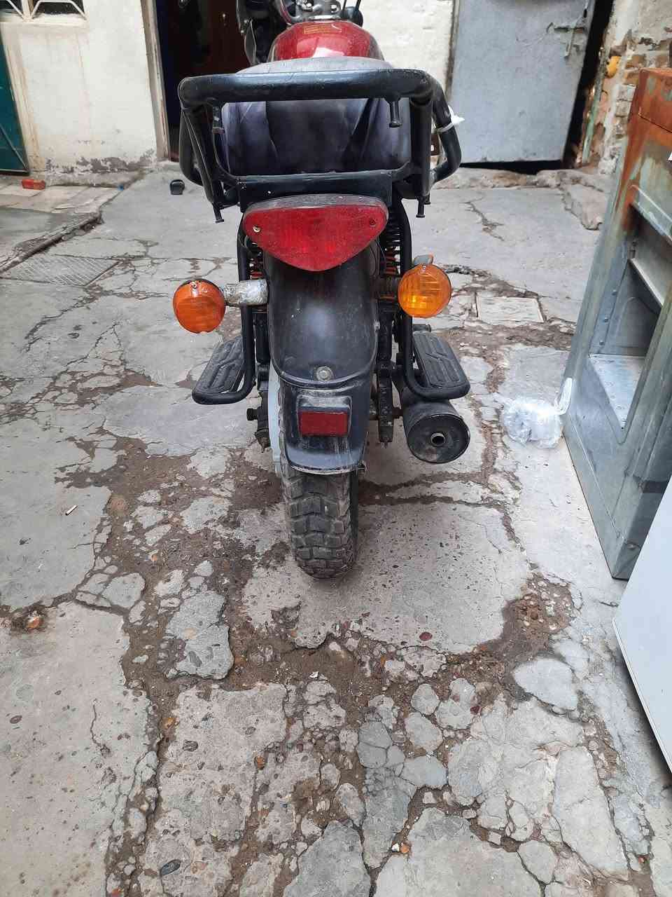 سلام عليكم دراجه بوكسر موديل 2021 بيهه محرك ايراني جديد سلف هندر اوراق ضايعه اتكفل بيهه تجي تاخذهه من بيتي السعر ٥٠٠ بيهه مجال للشراي مكاني بغداد طوبجي شارع مرور رقم *********** رصيد او واتساب
