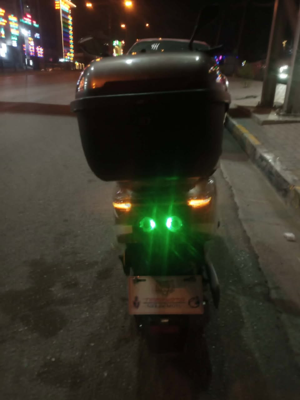السلام عليكم
ماطور للبيع ٣١٨ 
مواصفات معروفة ملف ٢٠٠٠ ٦ باتري دبل 
السعر ٥٢٠ وبي مجال قليل 
*********** دك عل رقم ونتواصل
