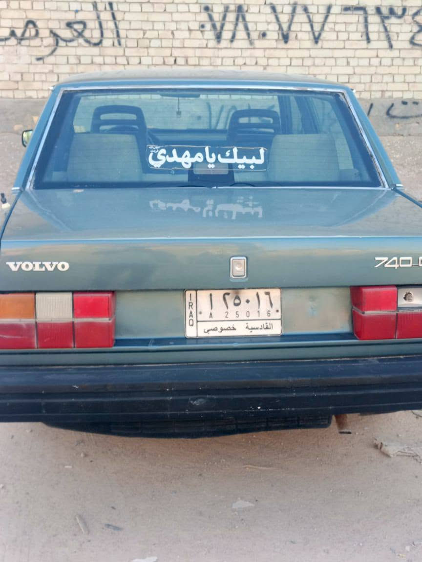 سيارة فالفو للبيع او المراوس بأقلموديل 1988 السيارة جاهزة اونظيفة مكينة كير حلوات حدادية زينة السعر 35 او بيهة مجال للاستفسار اتصل على الرقم***********
