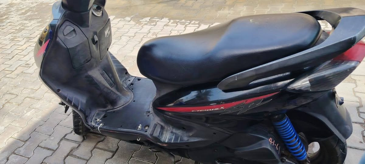 سلام عليكم دراجه سكنس نثيه نضيفه صارله اربع أشهر نازله من رمبه دراجه نضيفه مكينه ابلاديه سعره 625بيه بيه مجال للتواصل عله هذا رقم ***********
