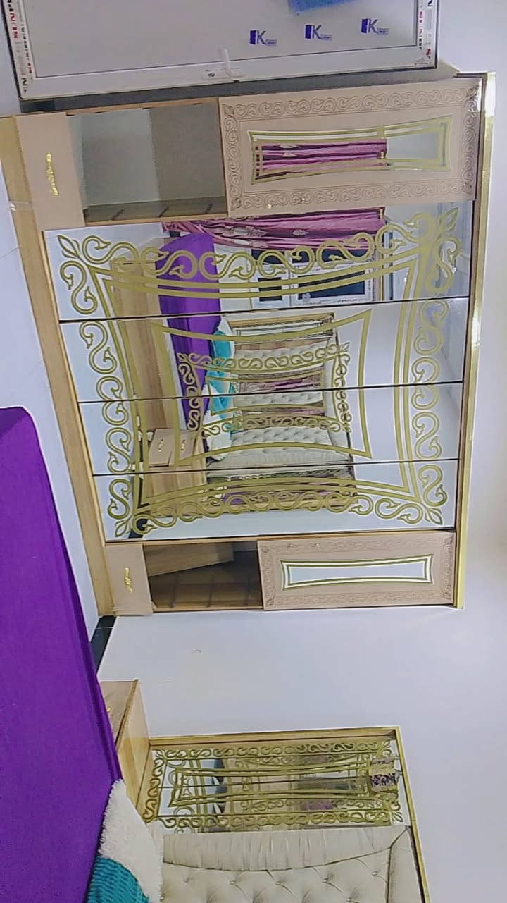 غرفة نوم تركيه
عائله وضعهم تعبان وعدهم مريض يريدون يبيعوها 

السعر 450 وبيها مجال 

للتواصل 

***********
