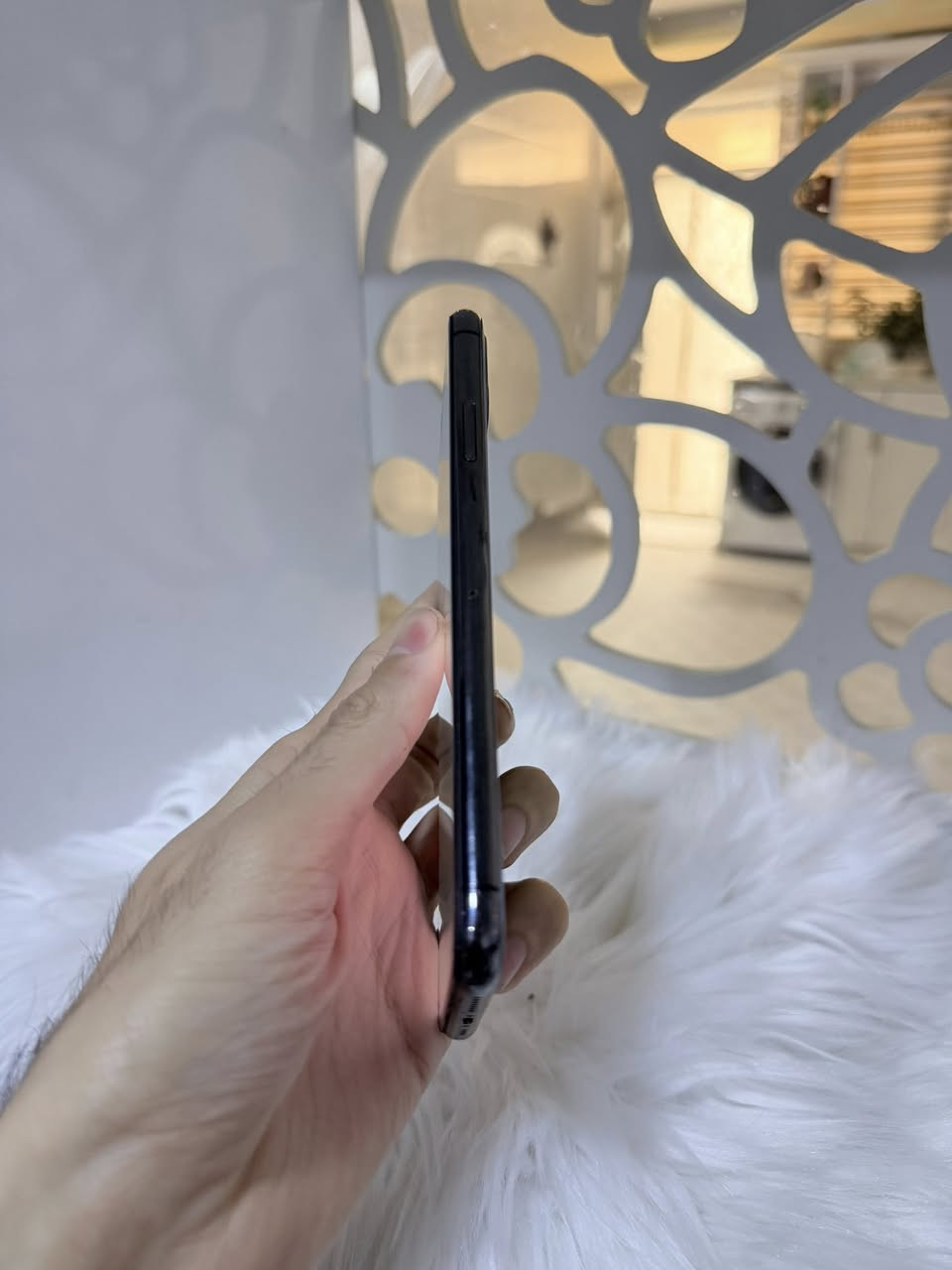 ئایفۆن ١١ پڕۆ ماکس ٢٥٦ گێگا
شتێکی جوان و خاوێن تەنها شوشەی پشتی گۆڕاوە
 و بێ کێشەیە زاکیرەی ٢٥٦ گێگایە و یەک سیمە
نرخی ٢٩٩ هەزارە و گەیاندن هەیە
ناونیشان - قەڵاتی نوێ مۆبایلی هاوکار
ژمارە مۆبایل :- 📱 ***********
