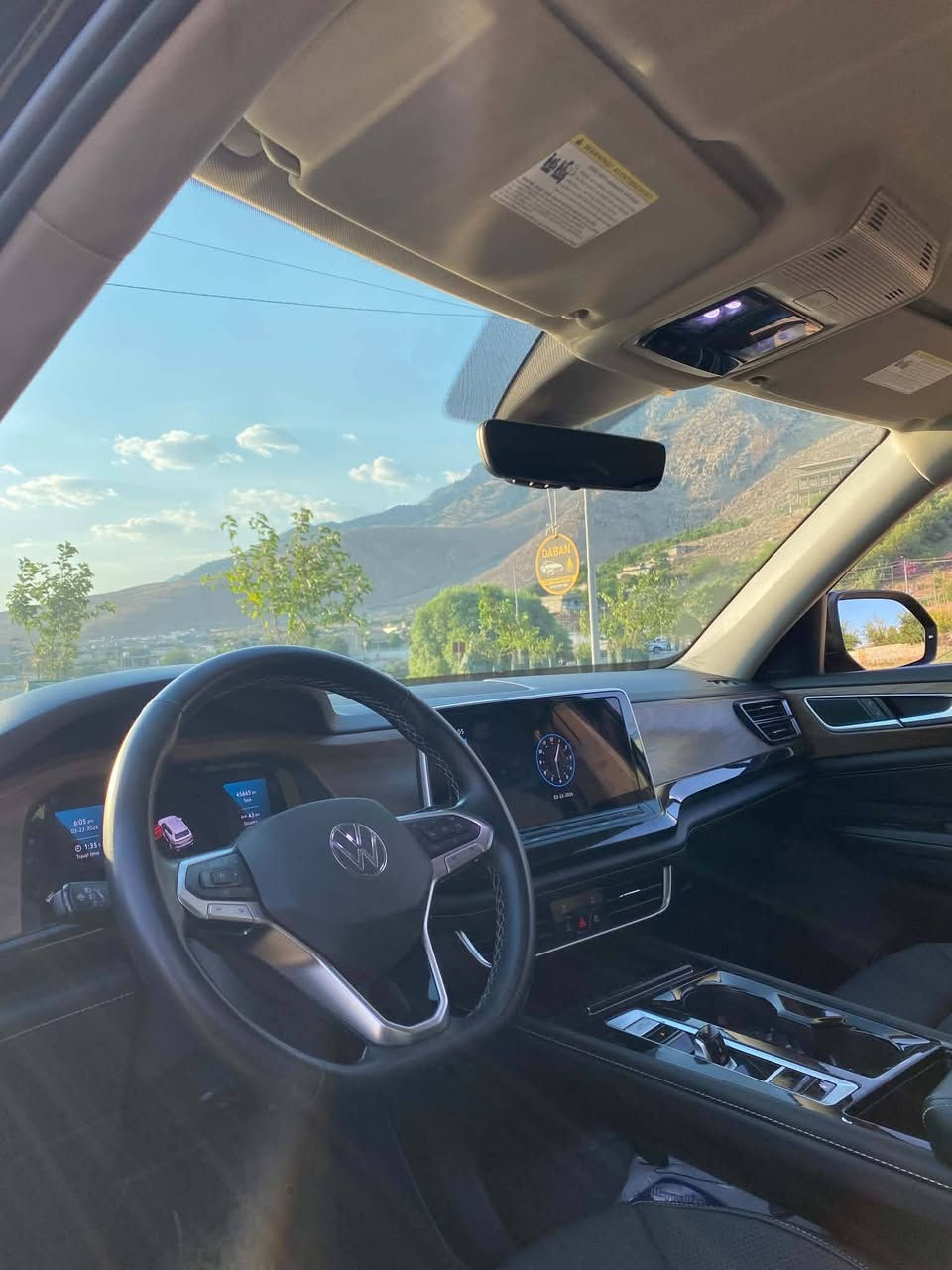 بۆ فرۆشتن: فۆلکسواگن ئەتڵەس (Volkswagen Atlas) مۆدێل 2024
مواسەفات SE
سەیارەیەکی خێزانی گەورە، زۆر خاوێن و بێ کێشە، ئامادەیە بۆ فرۆشتن بەم تایبەتمەندیانە:
جۆری سەیارە: Volkswagen Atlas (فۆلکسواگن ئەتڵەس)
مۆدێل:2024
مواسەفات: SE (شاشە گەورە، حاسە، گێڕ لۆک، سوکان ڤۆلیۆم، کوشن کارەبا)
ڕۆشتن (مایل): ٤٥,٦٦٥ مایل (45,665 mi)
جام ڕەشی قانونیە و بیلاد جام ڕەش
٤ تایەی لۆکیشی لەسەرە
دۆخی سەیارەکە: زۆر پاکە، بزوێنەر و گێڕ و دەبڵ و کارەباییاتی هەمووی بەشەرتە. ناوەوەی زۆر خاوێنە و کوشنی چەرم و مۆدێرنە.
بۆ پەیوەندی کردن 
***********

