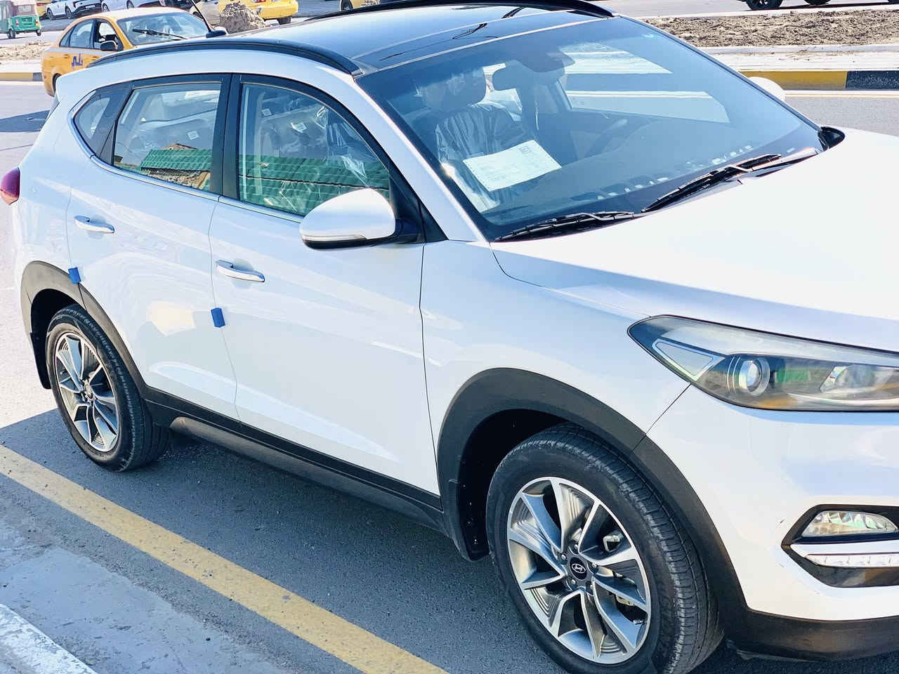 السلام عليكم للبيع
توسان  2018فول مواصفات ١/١ خليجي
ماشية53الف حقيقي سبير منازل 
كفاله عامه من الصبغ والضربه والتبديل 
محرك كير ع وضع الشركة برغي ممفتوح بيهن 
بنوراما ،  تبريد قطعتين  
كشنات جلد بقلاوة 
شاشة كبيرة  تحكم ستيرن جهتين
 صاج داخل السيارة لايت لد ، مري شفط
    ثلاجه بالجكمجه  
كامرة امامية + خلفية دوارة 
حساس خلفي  اصلي  
رقم السيارة بغداد ألدولي وهزه جديدة باسمي مكان السياره بغداد ‭ ‭0770 497 1532
