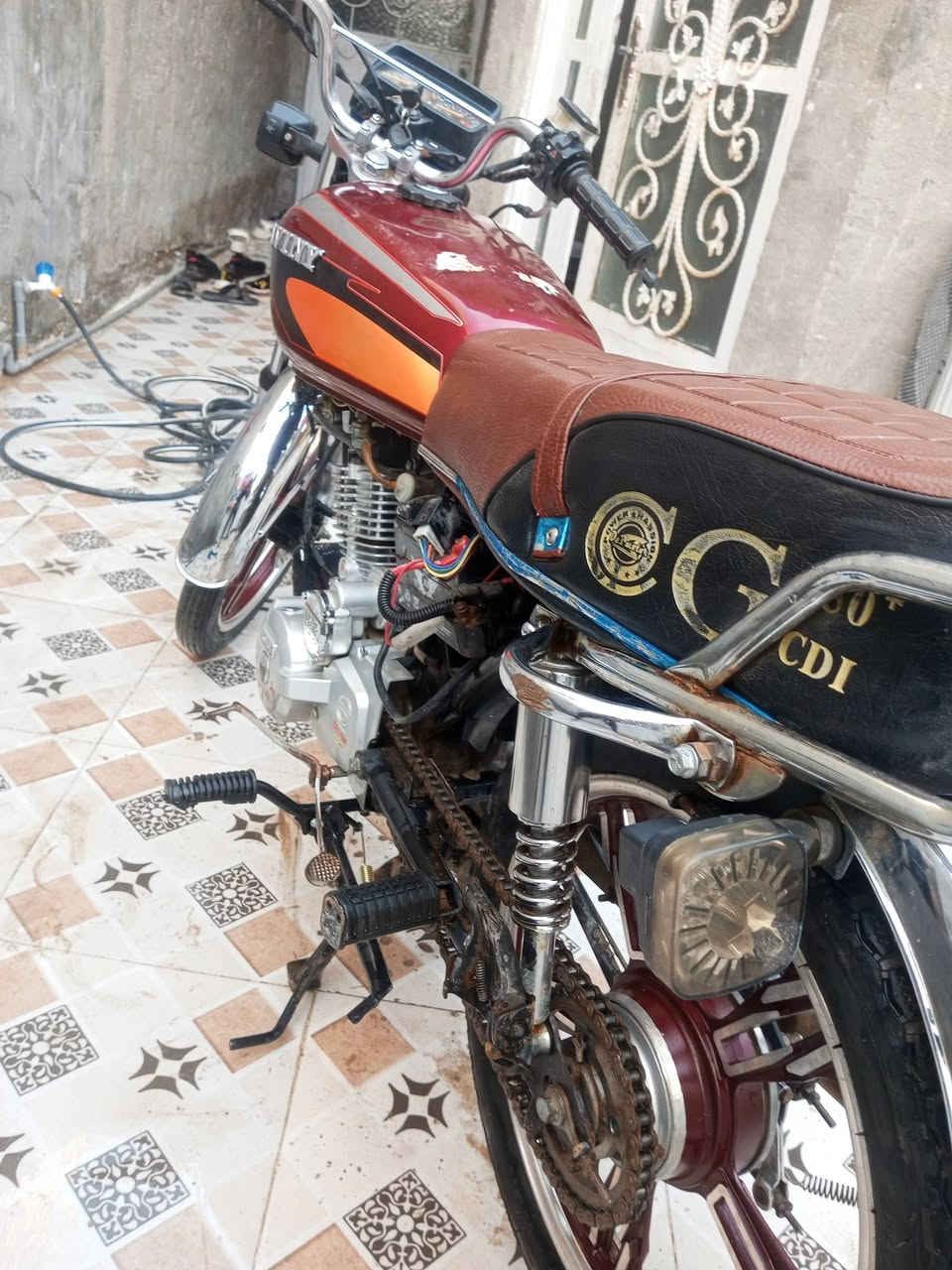 سيفان 21 للبيع اوراق اسعر 500 اوبيها مجال حك الجيه الدراجه فول تجي تشغل وتروح المكان حله باب الحسين مع الرقم***********
