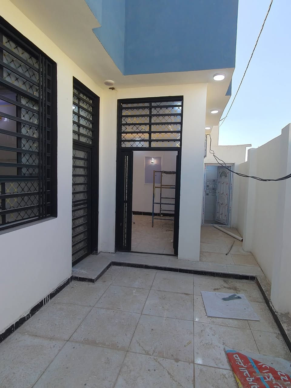 يا الله 150متر طابق ونص البيع طابو زراعي سند 25 بناء جناي شارع 12متر رصفه وتبيليط وناره ليله ماء كهرباء عنوان شارع الاصب عمود 335سعر البيت 73وبيه مجال ***********
