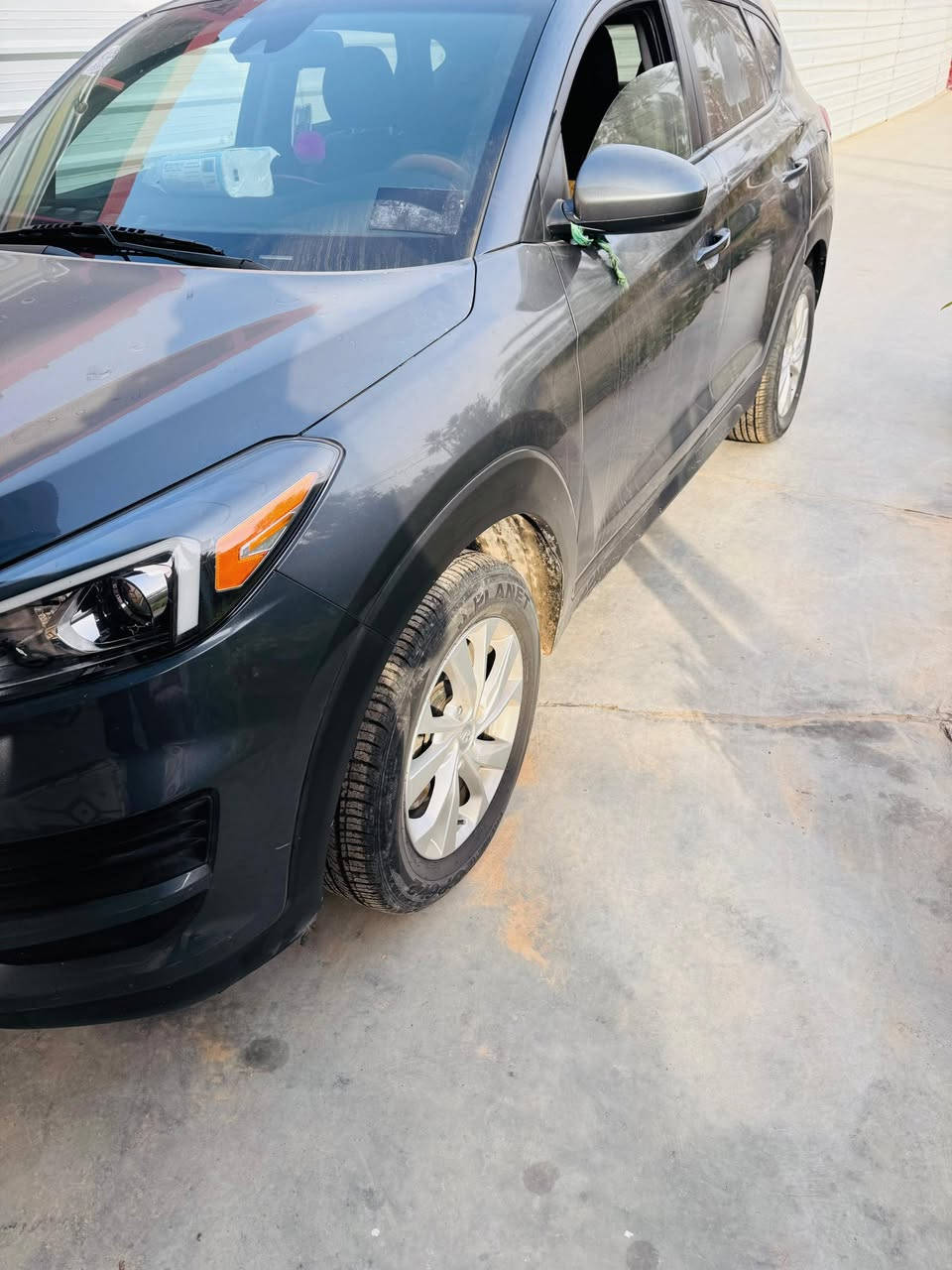 سياره توسان موديل 2019 وارد امريكي ضربه فقط دعاميه الجه المعاكسه لل سايق  ومبدل نفس اللون مكفوله من الصبغ مكفوله من الضرر رقمه باسمي كامل تحويل مباشر  تخم تاير جديد صدر جديد وشاشه وهاند بريك كهرباء مكفوله من الصبغ والضرر السعر 173 وبيه مجال
 الشراي يتصل عل رقم ***********
بي واتساب غير متوفر فيس بوك
