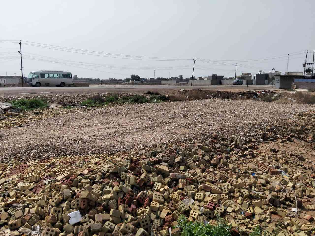 السلام عليكم فرصه استثماريه قطعه ارض للايجار بلسايد الواحد عل الشارع العام بقرب معمل الثلج مقابيل ملعب التاتار الوجه 15متر والنزال 20متر للتواصل ***********
