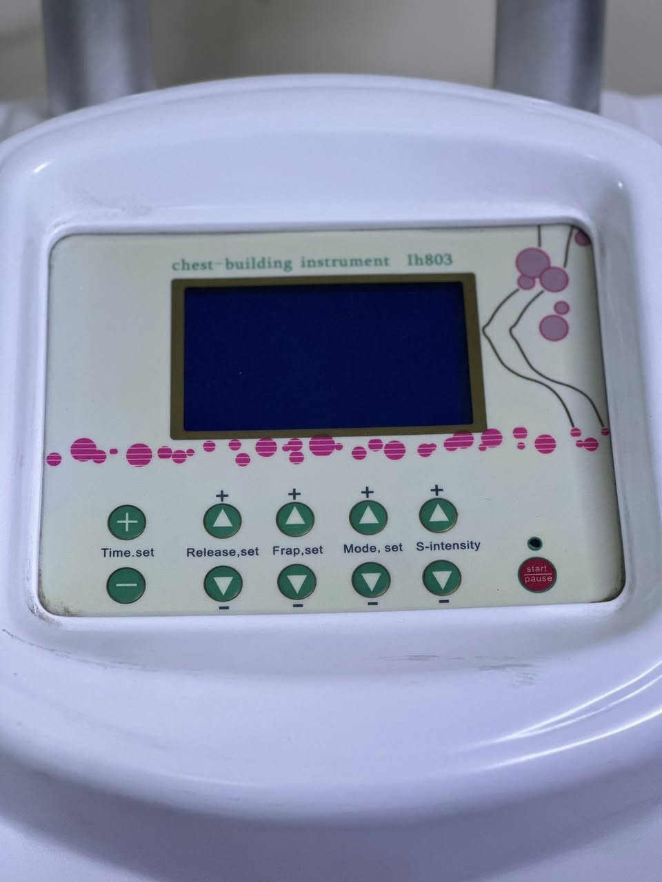 السلام عليكم
متوفر عندي جهاز نحت جسم  للبيع وهذه تفاصيله مع التقدير 💐

🔥 جهاز BUMP PLUMP الأصلي – فرصة ذهبية لمراكز التجميل 🔥

إذا تريدين تضيفين خدمة مربحة وسريعة النتائج داخل مركزج…
هذا الجهاز هو الحل 💎

✨ جهاز تكبير وشد الصدر ورفع الأرداف بتقنية Vacuum Therapy
✨ نتائج تبين من أول جلسة
✨ شد فوري + امتلاء طبيعي
✨ تحفيز الكولاجين والدورة الدموية
✨ جلسات سريعة وأرباح عالية

⸻

💡 ليش هذا الجهاز مهم لمركزكم ؟

✔ يضيف خدمة مطلوبة جداً بالسوق
✔ الزبونة ترجع أكثر من مرة
✔ أرباح الجلسة ممتازة
✔ بدون جراحة وبدون ألم
✔ سهل التشغيل

⸻

⚙️ المواصفات:

🔹 شاشة تحكم رقمية
🔹 ضبط الوقت والشدة
🔹 أوضاع شفط متعددة
🔹 نظام ضغط هوائي احترافي
🔹 تصميم ثابت على عجلات
🔹 مناسب للصالونات والعيادات

⸻

📈 استثمار مربح:

جلسة وحدة سعرها بالسوق من 40–75$
يعني الجهاز يرجع سعره خلال فترة قصيرة جداً 💰

⸻

💎 الجهاز بحالة ممتازة وجاهز للعمل

📞 للاستفسار تواصل على الواتس فقط رسائل مع الشكر 
***********
