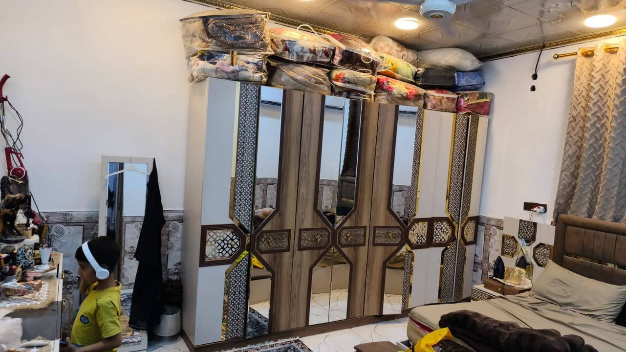 للبيع بيت زراعي مساحه ٢٠٠ متر منطقه الصخين حي الجامعه ذي قار  كونكريت مسلح مع غرفتين وصاله مطبخ وصحيات منور خلف بيت طابوك مع بعض الثاث كافت الخدمات سعر مناسب نزله مختار الصخين مقبيل بيت المختار عرض الشارع١٥ متر شغل بيت درجه اولى سعر بعد التصال ***********
