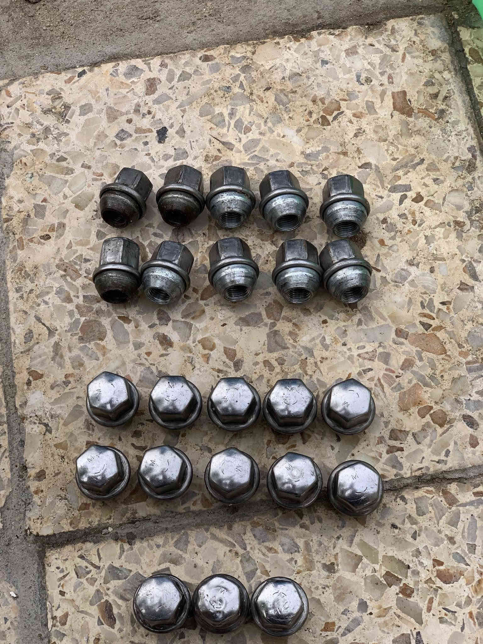 سلام عليكم 
مكاني بصرة ***********
ويل حجم ١٧ تخم كامل+ ويل اضافي بس واحد بيه عواج قليل ومعدل لا لحيم ولا اي شي فقط تعديل السعر ٣٠٠الف 
لدات دعاميه جهة اليمنه زوج ١٥ الف 
دوسه sxt يسره صفحة السايق تفصيخ ٢٠ الف 
دوسات اوباما تجاريات مال Sفقط مصبوغات غير مستعملات ٥٠ الف 
لحية sxt ٢٠ الف 
شباك دعاميه srt ابو الفتحات ١٠ الف 
ستدات تفصيخ ٢٣ استد ٢٠ الف
