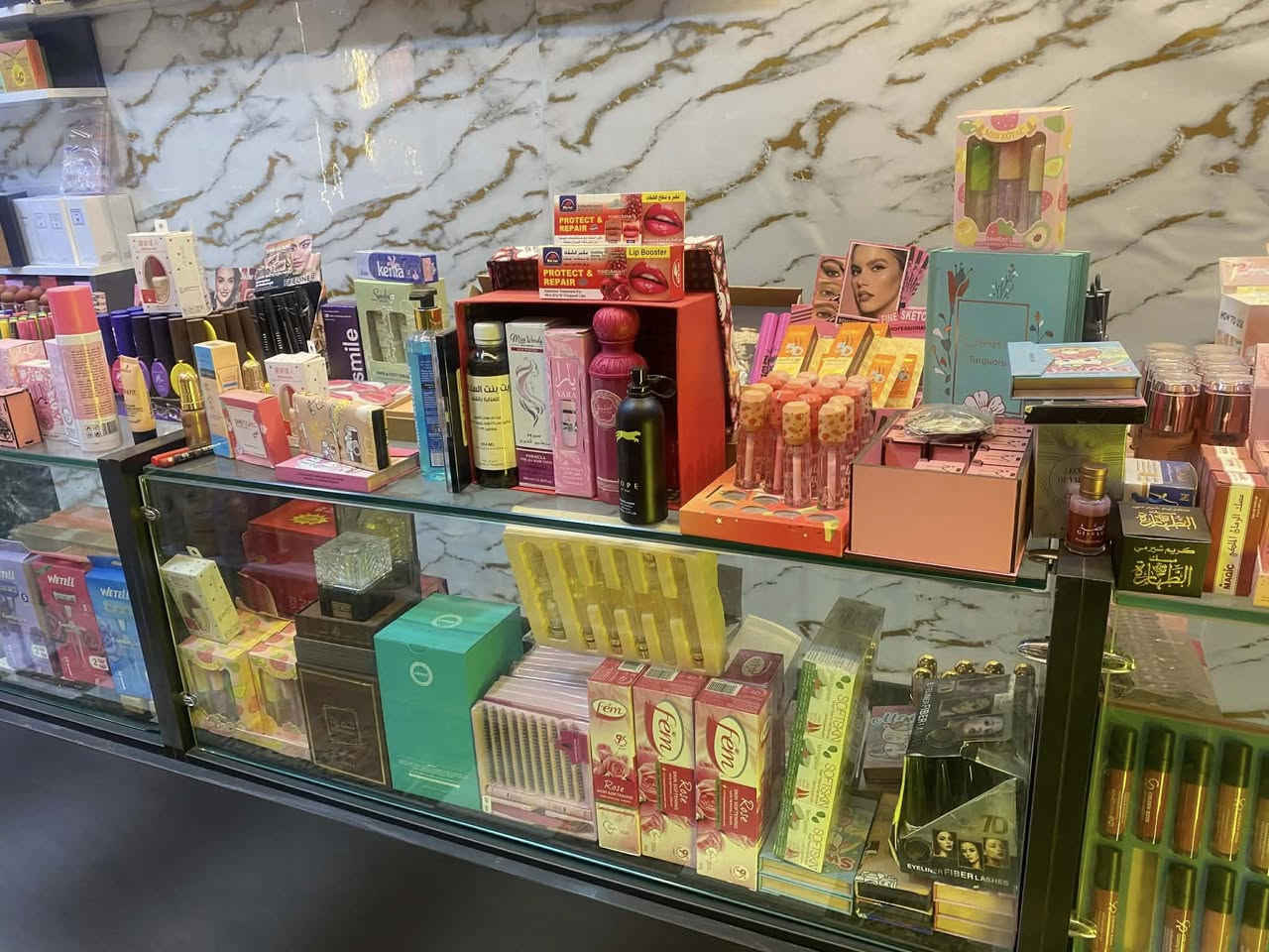 كوزمتك للبيع حي العامل سوق الشعبيه كوزمتك مجهز من ارقى الماركات دابيع بسبب عدم التفرغ للاتصال ***********
