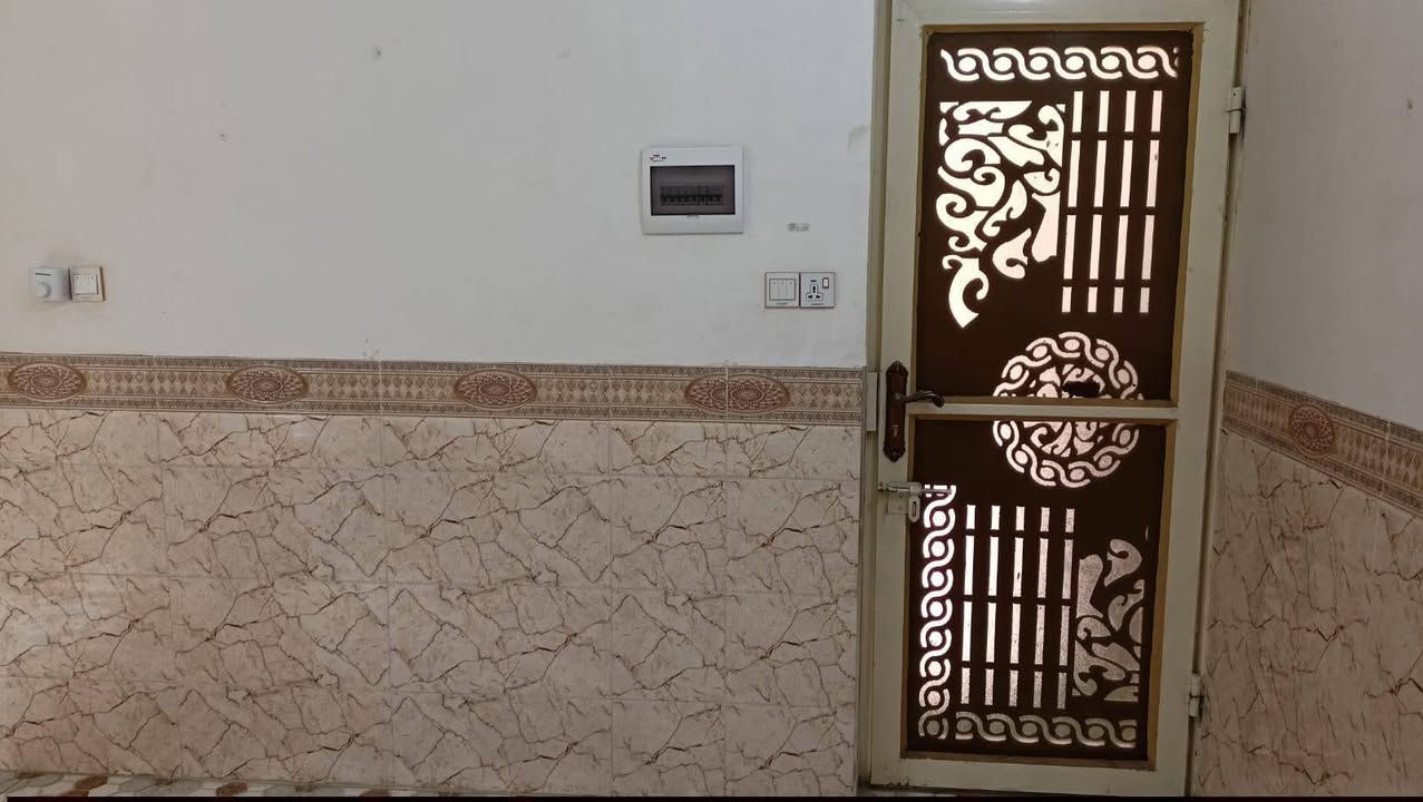 للايجار شقة جديدة الفلوجه حي المعلمين 2 شارع الكبيسات يفضل عائلة صغيرة . ***********
