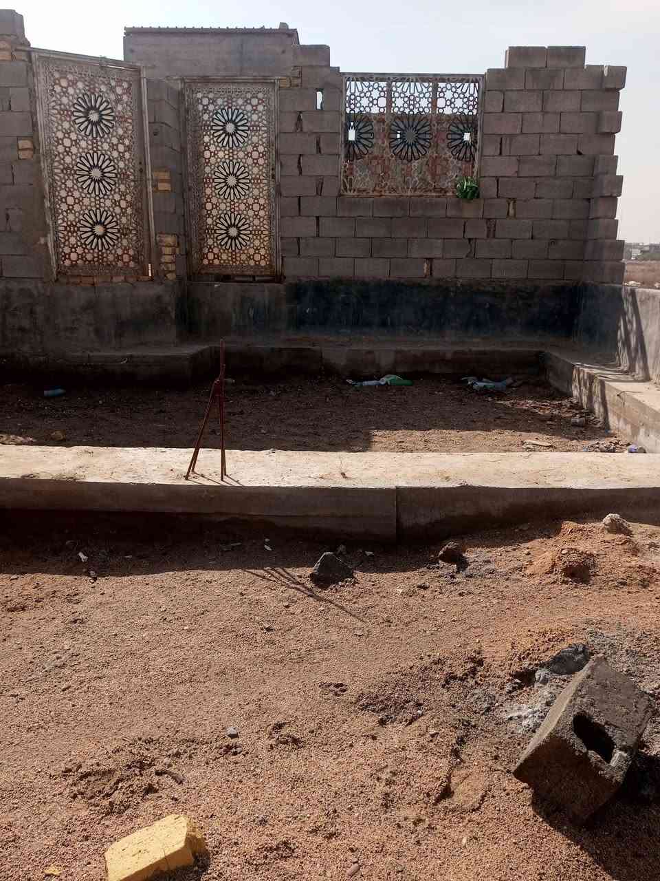 بيت هيكل بدون رباط طابو زراعي سند 25 المكان الصالحية خلف مدرسه الريف الزاهر المساحه 200 متر غرفتين وصاله ومطبخ وحمام داخلي ومناور ودوانيه ودرج داخلي يم الصاله حمام خارجي
اتصال ***********
