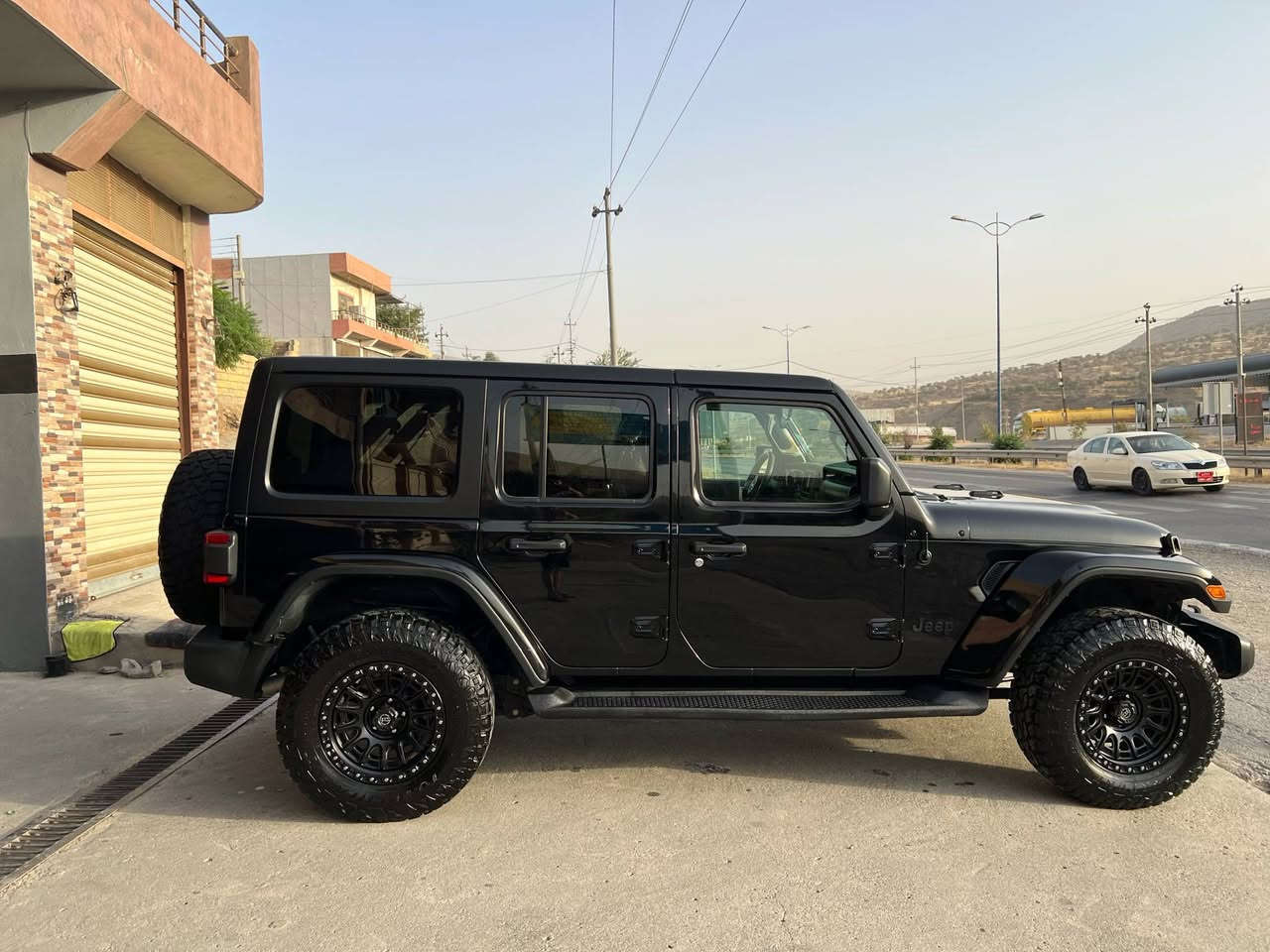 Jeep 2022
٦ بستن مەکينە مەرخوب
جيب 
موديّل / ٢٠٢٢
مواسفات / شاشه ، كاميره ، حهساس 4x4 , رادار، ئۆتۆ ستۆپ
٥ تايەوويل سپۆرت لۆک 
سەيارەکە بۆياخی نيە. کلين 
چاڵ و شوخت و قوپاوی نيە 
هەمووگيانی بەشەرت 
سەنەوی و رەقەم تازە 
کتابی جامرەش لەگەلە  
بيلاد جام رەشە لەزگە نيە
*********** 
٥٥ هەزار م رۆشتوە
