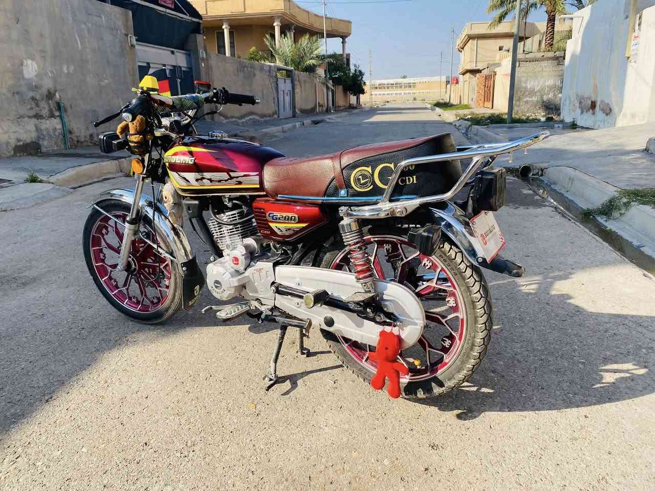 سلام عليكم دراجة سيفان موديل 25 مكينة 200 دراجة مابيها اي نقص جديدة ب850 وبيها مجال بسيط مكاني شهربان اوراق ورقة وحدة شراي تعال خاص او اتصل ***********
