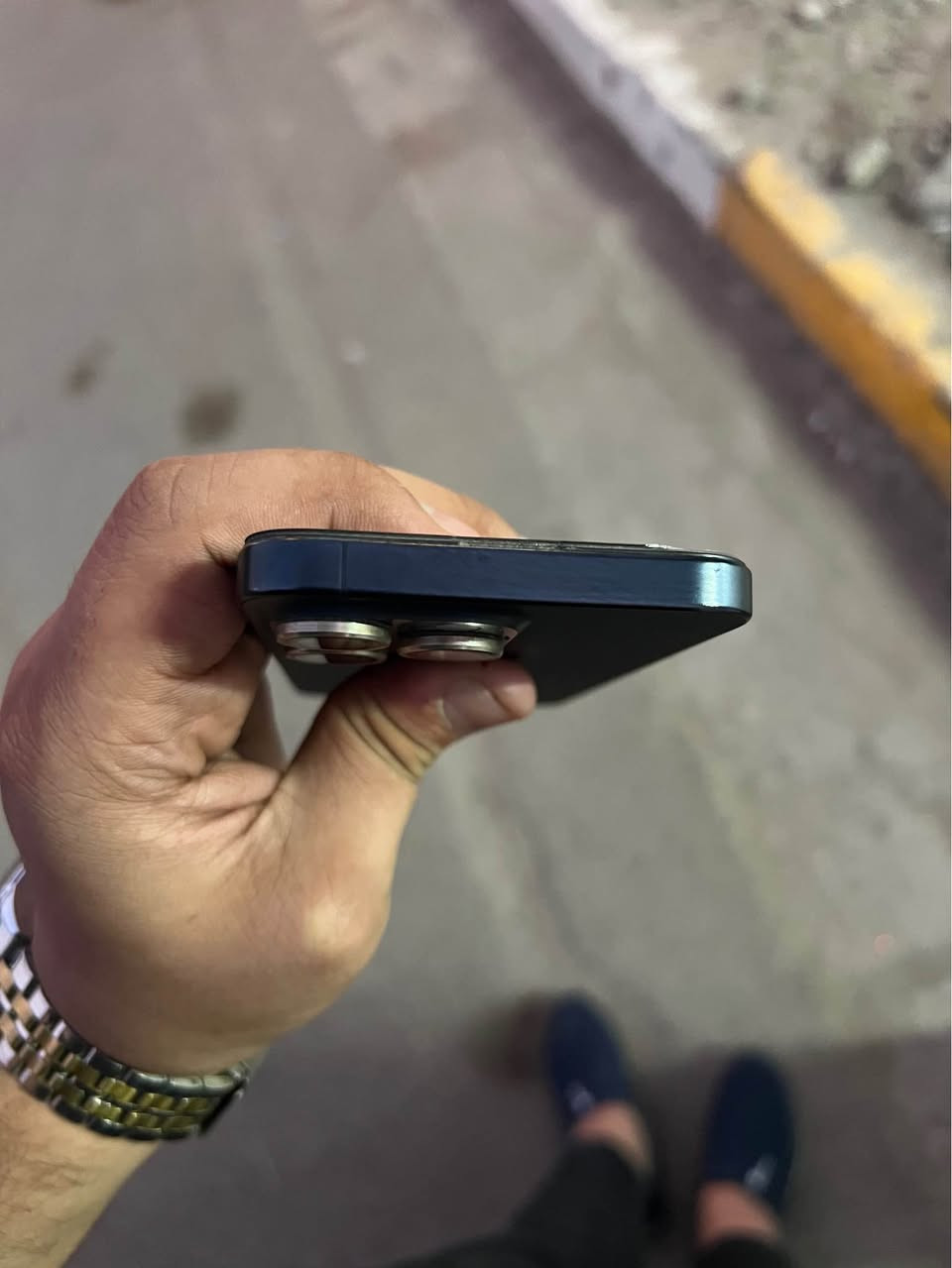 ايفون 15برو ماكس 
للبيع او مراوس مع اس24 الترا 
ذاكره 256
بطاريه 82
مبدل شاشه اصليه تفصيخ وشاشه القديمه موجوده 
 الرقم /*********** بغداد, العراق
