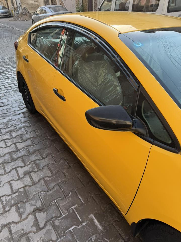 السلام عليكم كيا فورتي للبيع  موديل ٢٠١٧ وارد امريكي حادثه موضح بالصوره وبالعراق بيه جاملغ خلفي بدون دواخل   ايرباك سليمه  صدر جديد تخم تاير جديد كير نص طابوكه شاديه جديد  مكينه دوش  2000 مواصفات نص فول منظومت زنون دوشمه جديده بدون نواقص رقم نكليزي بغداد  هيئه مصفره السعر 122$العنوان بغداد الحرية غير متواجد على الفيس الاتصال ***********

