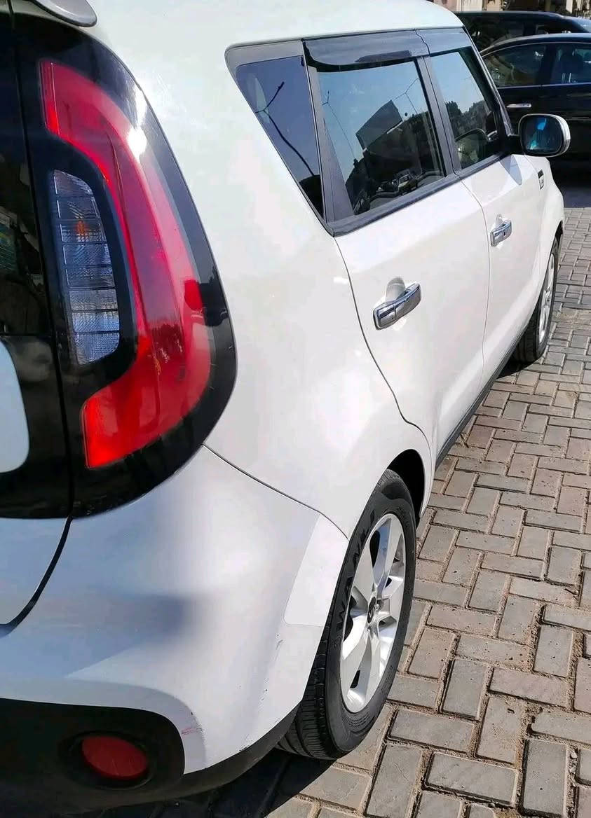 كيا صول 2017 رقم شمالي باسمي تحويل سنوية
محرك 1600 GDI  كير اوتماتيك 
كير مكينة تبريد كهربائيات حدادية اطارات جيدة جدا
حادثها صبغ بنيد وشوية بارد جاملغ السائق بدون دواخل
السعر 117
بغداد المشتل -ابو مصطفى *********** واتساب
