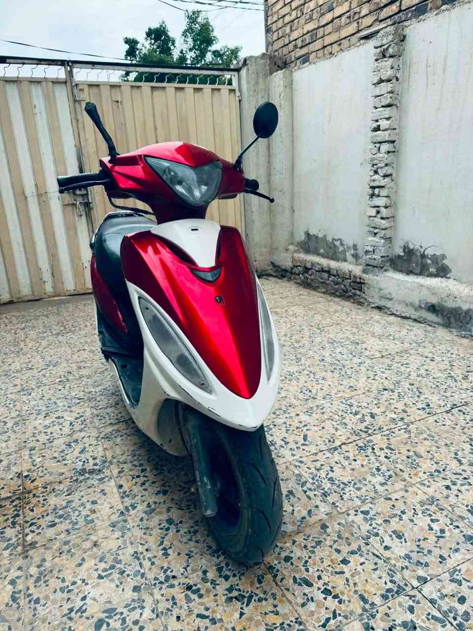 السلام عليكم كامكو جي فو 
مكينه مفتوحه نضيفه ب300 
وبيه مجال ***********
