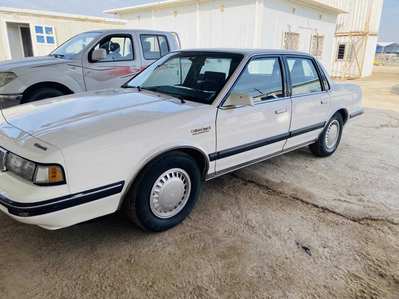 لسلام عليكم 🫡 
اولـدز موديل 1990 كلشي بلادي شركة ماشية 200 الف 
صبغ فقط جنطه ونص القمارة لجمالية لا خياس لا ضربة سياره تحفـة محرك لاتبخير ولا تنقيص شرط الأوفر ع 70 ،80 يعد شلعته تشك الگاع كلشي بيه مكفول على وضع شركة يعني بلادي من امه 🫰😌 .. تايرات تخم جديد  دبل فيت بم غرفتها جديده جديده 💯💯%كهربائيات كلها شغال ابواب سنتر لوك + ســويج 🔑 العدد (2)،،،،اناره اشاير دبل اشاره كلها شغال  السياره بلاد يعني  مابيها اي نقص تدفئة وتبريد ثلج ❄️  وبالعافيه على ياخذه وتكون من نصيبه مكان السياره واســط السعر 75$  بيع مستعجل أتصل وتدلل🤝 -***********

ملاحظة: رجاءاً رجاءً اقره منشور زين ولحد يكسر بحلال العالم تعجبه يتصل واني خادم وما تعجبة لا يعلق كلشي متوفر بسوك تحياتي ومودتي لكم.
