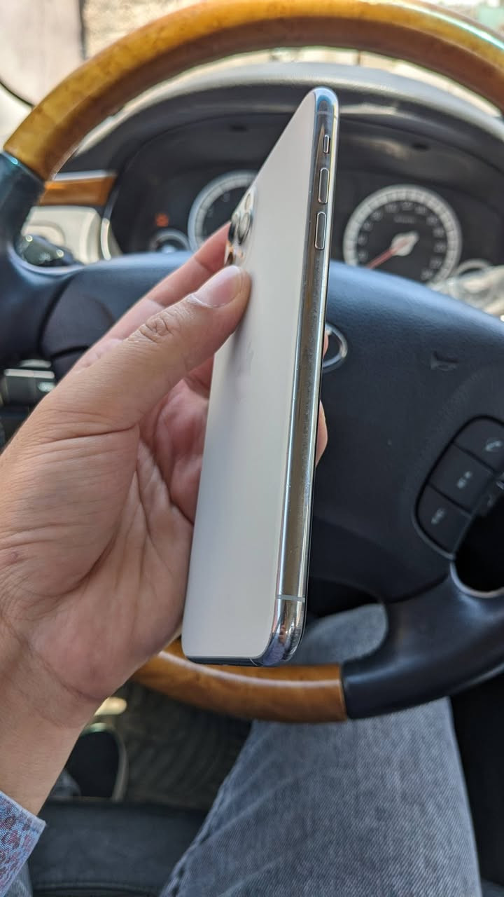 ايفون 11برو ماكس ذاكره 512 بطاريه 89 شرط مامفتوح نضافه فول
 السعر 450 الشراي يتصل 

☎️***********
