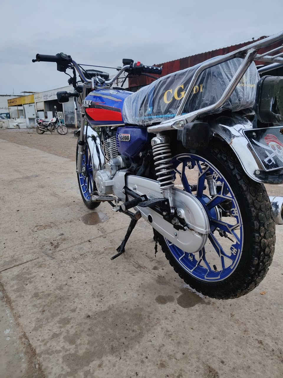 السلام عليكم للبيع سيفان 2024 محرك 200 مامفتوح كهربائيّات كلها شغاله سلف تشغيل عن بعد بصمتين تشغيل شاشه نضافه فول تواير جدد السعر 650 وبي مجال مكاني الجدعه للاستفسار ***********
