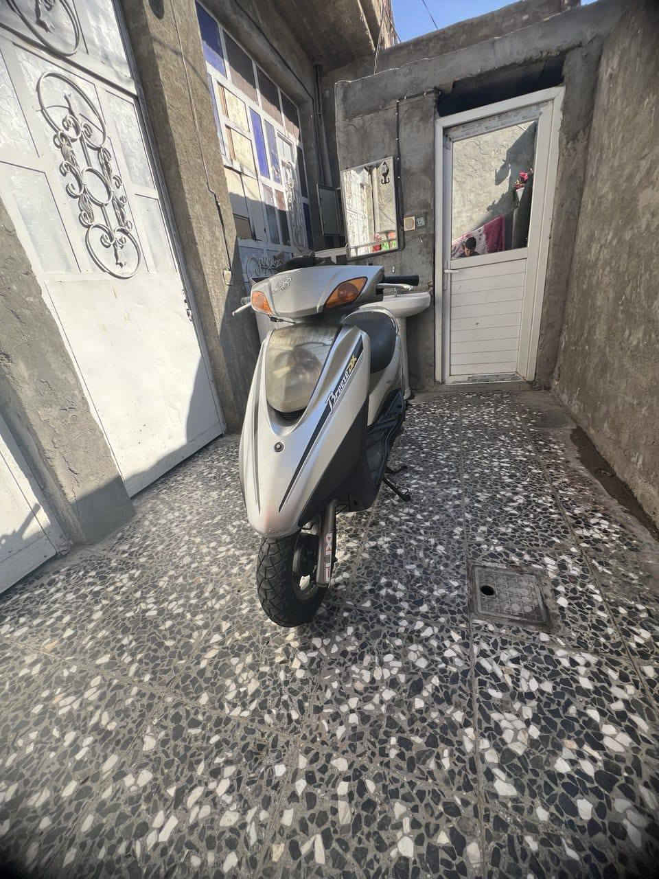 سلام عليكم دراجه بريز كامله سلف هندى شغال تايرات جدد كهربائيات كفرات بلاديه  نكره بكل وكت شلعه ومعدل دراجه خير من الله ناعمه خرسه  دراجه مراوس حسب لإقناعه لسعر 450 وبيه مجال مكان الحسينيه راشديه رقم ***********
