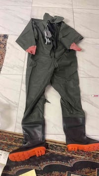 متوفر بدله صيد مطريه ضد الماء مطاط بلازتك الأصلي سعرها ٣٢للحجز واتساب ...