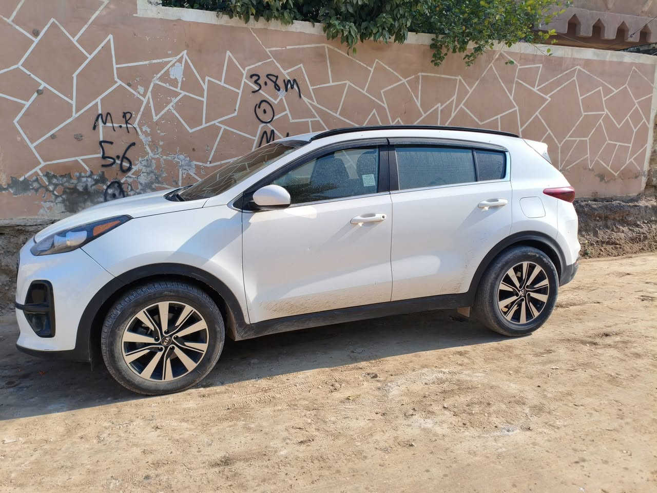 سلام عليكم كيه سبورتج 2021
السعر .. 180 
كلين بدون حادث امكفوله كفاله عامه

امريكيه  كفاله 

تبريد ثلج
تدفئة نار
سونار  قبل كم يوم 
مرفق بالمنشور 

كير محرك كهربائي كله جديده بلادي 

سياره تحكم ستيرن شاشة كاميرا 
  مكينه 2400جي  دي اي 

ماشيه 60 

سياره كامله مكمله 

    عنوان صلاح الدين قضاء الدور 
تحويل ثاني يوم 
***********
***********
