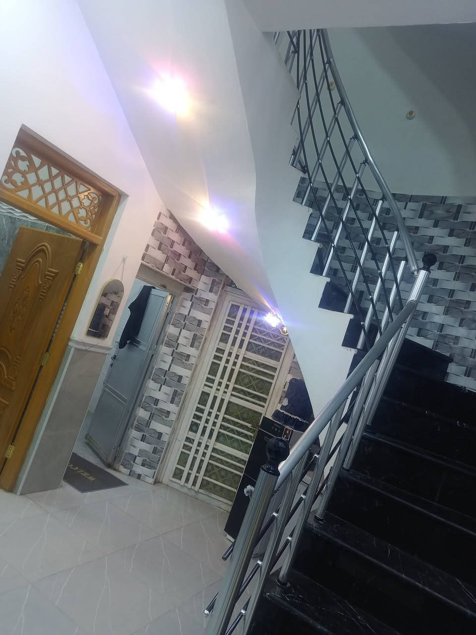 متوفر بيت طابو زراعي 110متر طابقين طابق ارضي ستقبلال مطبخ وصاله  الطابق الثاني غرفتين وصاله وحمام  حي المنتضر قرب مدرسة حكيمه السعر 95مليون قابل للتفاوض استفسار أكثر ***********
