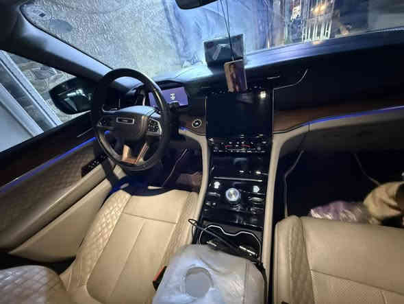 جيب سومت2022( امريكي )
فول فول مواصفات

الموديل2022 . (امريكي) .
المحرك : V6. 3.6L .
العداد :34 كليو متر
موصفات:
رباعي 4x4
﻿﻿نظام تعليق هوائي (جكات).
﻿﻿قيادة ذاتية عند المنعطفات.
﻿﻿رادار امامي مع مانع تصادم .
﻿﻿نظام الرؤية الليلية.ناضور ليلي
﻿﻿تحذير الخروج عن المسار .
﻿﻿مستشعر نوم السائق مع نظام التوقف الآلي
﻿﻿تحذير النقطة عمياء ٥ .
﻿﻿نظام تحذير عند التقاطعات.
﻿﻿نظام تحذير عند تجاوز السرعة المحددة.
﻿﻿نظام عرض المعلومات على الزجاج الامامي (HEAD UP
(DISPLAY
﻿﻿نظام تقليل الضجيح داخل المقصورة.
﻿﻿إنارة محيطية.
﻿﻿شاحن موبايل وايرلس.
﻿﻿تعديل وضعيات مقود السائق كهربائيا.
﻿﻿مرايا تعتيم ذاتي.
﻿﻿المرايا الجانبية قابلة للطي كهربائيا
مرايا الجانبية فاد
ظام الصوت من ماكنتوش مع 19 سماعة.
ويل قياس 21 انج .
* سقف بانوراما .
﻿﻿شاشه كبيرة 10.1 انج .
﻿﻿شاشة للراكب الأمامي .
﻿﻿نظام الخرائط (GPS) .
﻿﻿عرض خرائط الطريق على لوحة القيادة.
﻿﻿لوحة القيادة بقياس 12 أنج.
﻿5 كاميرات خارجية مع بخاخات ماء للتنظيف.
﻿كاميرا للمرأة الداخلية.
﻿﻿تصوير حراري ليلي .
﻿﻿المصابيح الأمامية زنون .
﻿﻿كشافات الضباب زنون .
﻿﻿دخول ذكي.
﻿﻿بصمة على 5 ابواب للدخول الذكي.
﻿﻿تشغيل عن بعد .
﻿﻿الصندوق الخلفيي كهربائي .
﻿﻿فتح الصندوق الخلفي مع حركة القدم.
أقل
دوسات جانبية
﻿﻿فرش المقصورة الداخلية من الجلد الطبيعي الفاخر.
﻿﻿اضافات من الخشب الطبيعي للمقصورة الداخلية.
﻿﻿ذاكرة لحفظ وضعيات الجلوس للمقاعد الأمامية
﻿﻿مساج للمقاعد الامامية .
﻿﻿المقاعد الأمامية كهربائية .
﻿﻿المقاعد الأمامية تبريد وتدفئة .
﻿﻿المقاعد الخلفية تدفئة وتبريد .
﻿﻿ستائر للشبابيك الخلفية.
﻿﻿انارة داخلية LED متعددة الالوان .
﻿﻿حساسات امامية وخلفية .
﻿﻿5 راكب .
﻿﻿مكيف خلفي مع وحدة تحكم منفصلة .
﻿﻿تدفئة مقود القيادة.
﻿﻿مانع تصادم خلفي .
﻿﻿بلوتوث تلفون .
﻿﻿محدد سرعة .
﻿﻿نظام التشغيل والاطفاء الاوتوماتيكي
5 راكب .
﻿﻿مكيف خلفي مع وحدة تحكم منفصلة .
﻿﻿تدفئة مقود القيادة.
﻿﻿مانع تصادم خلفي .
﻿﻿بلوتوث تلفون .
﻿﻿محدد سرعة .
﻿﻿نظام التشغيل والاطفاء الاوتوماتيكي .
﻿﻿نظام بريك اوتماتيكي

بعد هواي موصفات اعلى فئه 1/1

السعر انشالله مناسب 365$ بيها مجال 

***********9
