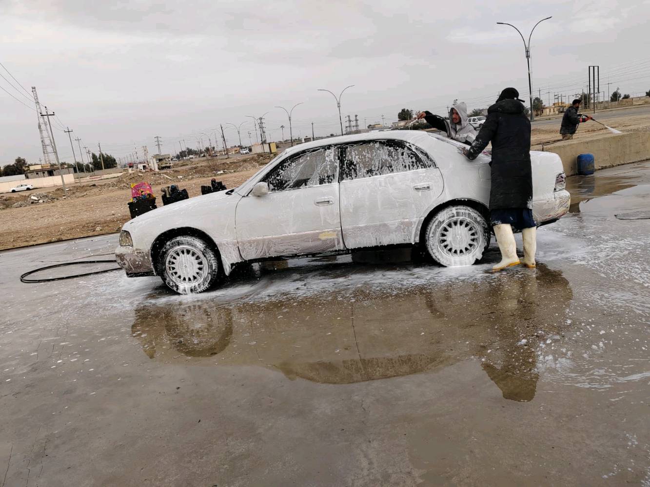 السلام عليكم تويوتا كراون  ماجستة موديل 1991 رقم دولي ديالى مكفولة من الكص ونقل الجثة تحويل نفس اليوم هزة تنتهي 2026 للبيع او المراوس السعر 45 مكينه 2500 ديلكو جديد تخم تاير نوزل بلك عقل ضفيرة كير محرك كلة تمام السيارة عوزها بس جوزة صباحية وباور بيه ونة