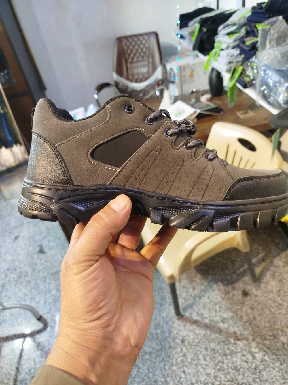 ارقى الاحذية تخفيضات هائلة
حلة حي الصحة شارع الكورنيش مقابل
سمتر ليمونة وقاعة العاب c4
البسة رجالي شبابي ولادي اطفال