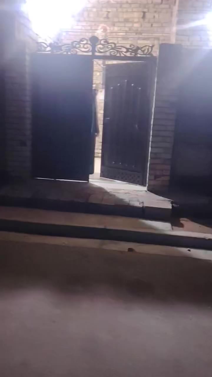 يوجد بيت للبيع المساحه 100متر راس ركن قريب جدا على الشارع العام 
الشارع  الرئيسي 
منطقة حي الرحمه الثانيه الاتصال على الرقم***********
