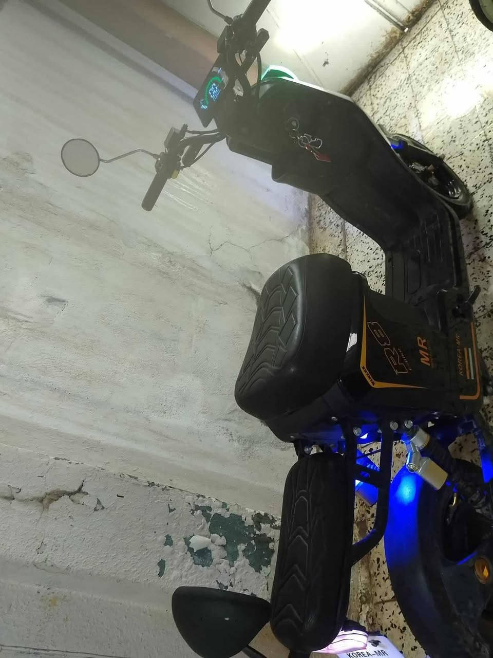 السلام عليكم....
دراجة شحن للبيع 
كوريا MR 
اللون اسود R8
كامل ونظيف 
اكو كسر بالاسفل مال الشاشة بس هي شغالة
واكو كسر بالمجمع مال الهورن من ورى ملحومة 
شغال ونظيف كلشي ما بي افحص واخذ 
مثل ما مبين بالصور 

السعر:450 وبي مجال 
التواصل :***********
