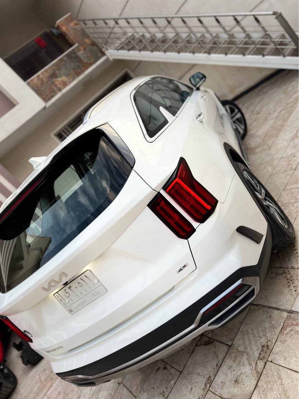 السلام عليكم 
كيا سورنتو  2023 للبيع لون ابيض خليجي محرك 6سلندر 
ماشيه 33 الف كيلو بيها بارد بسيط بالجاملغ وعندي صورته من انطخ  رقم بغداد 

المواصفات :- فول 

بانوراما
خمس كامرات 360
شاشة لمس
كير ماوس 
فور ويل
تدفئة +تبريد كشنات
7 راكب 
كشنات جلد
جنطة كهرباء
كشنات كهرباء 
حساسات امامي خلفي 
بصمةتشغيل+ابوب
وبعد بيها مواصفات مذاكرها 

مكان السياره زيونة 

السعر (32،500$) وبيها مجال بسيط 

الرقم للأستفسار (***********) بغداد, العراق
