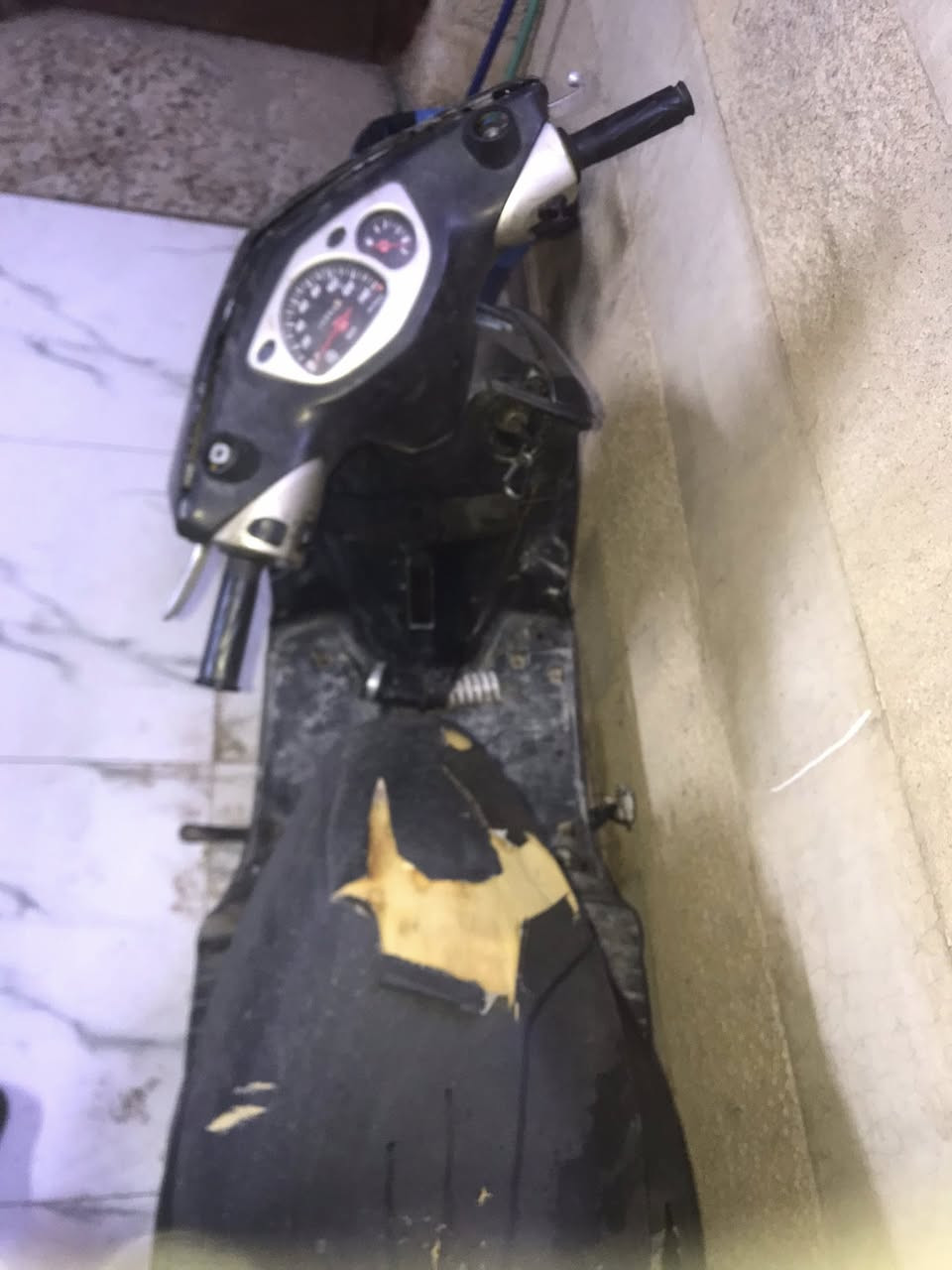 سعرها 250وبيه مجال مكاني بصره مركز سكنس نثيه 140محرك مابي تبخير دراجه شغاله كلشي مابيه بس طافيه تاركها ومطرت عليه ناريه موجوده بس دكها ما تشتغل ماعتقد بيه خلل  كفراته والحاضن مال محرك موجود دراجه كفراته نضاف ختم واحد حته قبق صفحه الهندر ختم واحد ابيعه ع طفيته بس محرك مابي شي رقمي ***********
