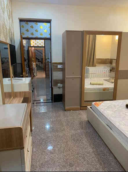 سلام عليكم شقه للايجار طابق  ثاني مكان كريعات شارع المعارض مقابيل الموارد المائيه الشقه جديده كلش كامله اي نقص مابيهه حجر مرمر ماطور ماء كيزر تانكيً بيهه واير سحب كامل بيهه ٤ انبير من ضمن الايجار يعني كهرباء كامله وبيهه خط انترنيت ونت كامله  السعر  ٤٠٠  ألف  الاتصال*********** 
***********
غرفه نوم وصاله مطبخ بلكونه خدمات الشقه كلش جديده ومرتبه وفقط عوائل بغداد
