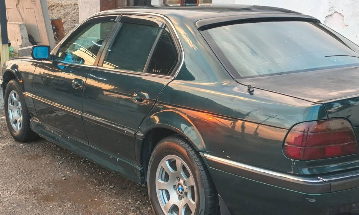 سلام عليكم بي ام خفاش مكفوله من ظربه موديل 1997
مكينه40/8 سلندر سياره نضيفه جدا لايت زنون تخم تايرات جديد حداديه جديده امامي وخلفي تبريد ثلج
والسيارة بااسمي شرط تحويل من الا خير السياره ما عوزها اي شيء سعرها 65بيهة مجال جدن قليل مكلف بالنشر للا ستفسار على هذا الرقم ***********
