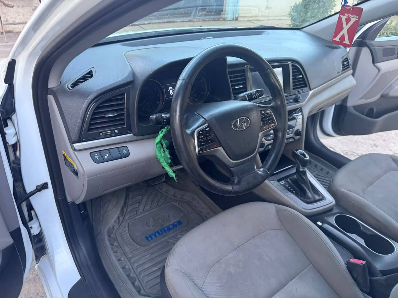 السلام عليكم للبيع النترا موديل 17سيارة بصمة تخم تاير بيه رادارات بلمري كامرة دوارة نظام قيادة سيارة حلوة بس بيه تكشير بل قمارة وانتو عدكم علم هاذا الموديل يتكشر الصبغ مالتة كير مكينة ماملعوب بيهن سونار مرفق صور الحادث مرفقةرقم أربيل سعرها 120ورقة مكان سيارة بغداد المشتل 
للاستفسار ***********حجي وسام
