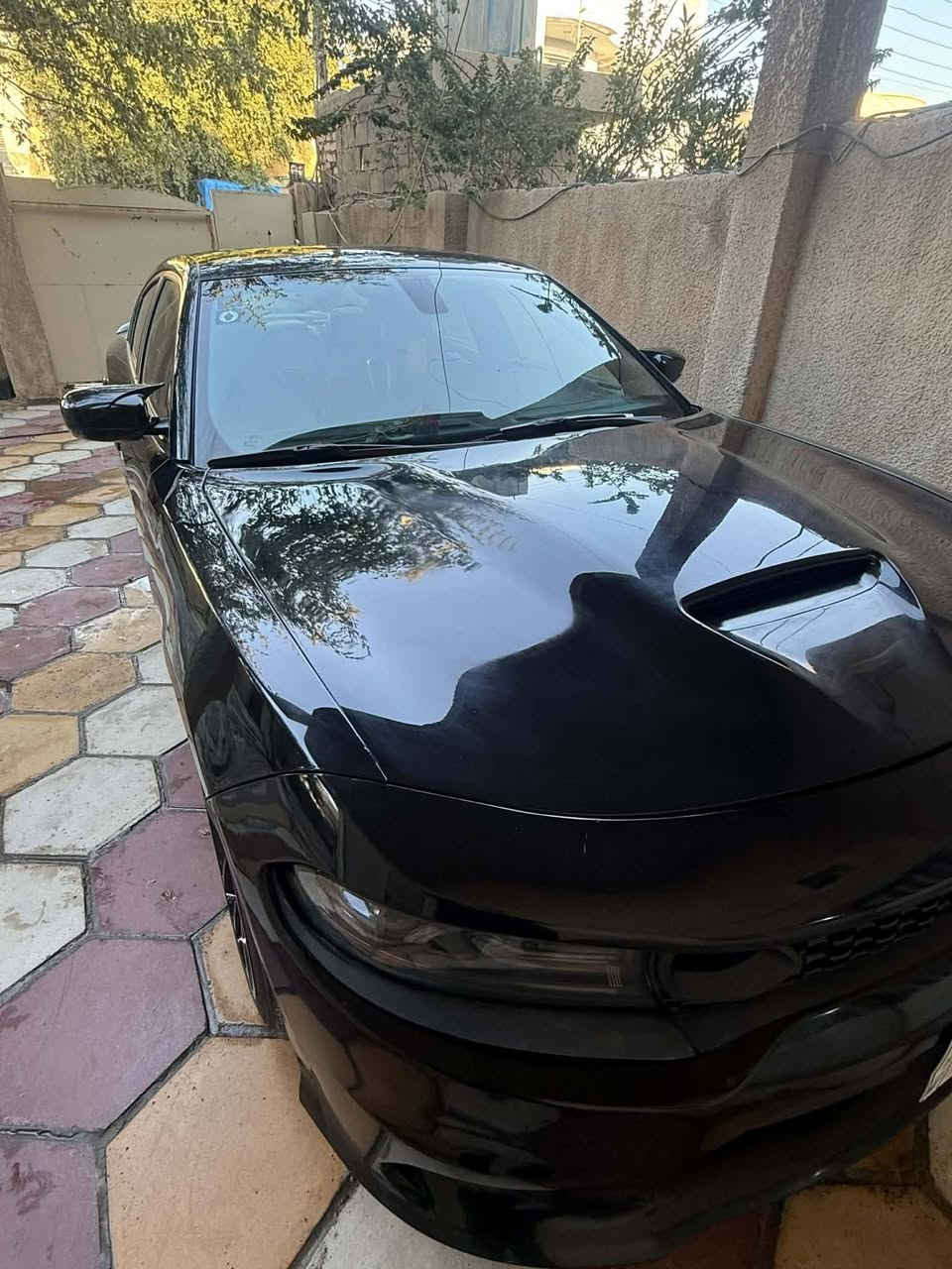 السلام عليكم  للبيع جارجرRt max  فتحه رقم بغداد مميز  السعر 189موديل 16 لون أسود ماشيه 115 مايل   بيه صبغ  بالجنطه تحت البك لايك فقط  حادث أمريكا ونص جامرلغ أمامي كلير  بجم كبس بدون لا دواخل ولا اي شي كله بلاد تخم تاير جديد ويلد كب حجم 20 غرفته جديده عقل مفتوح برمجه كامله كزوز بلادي ماملعوب بيه بس مفرغ الحجر.الي يحب الصوت بس يضيف دبات ماداخله استعراض أبدا العنوان صلاح الدين قضاء الدجيل للاستفسار الاتصال على ***********
